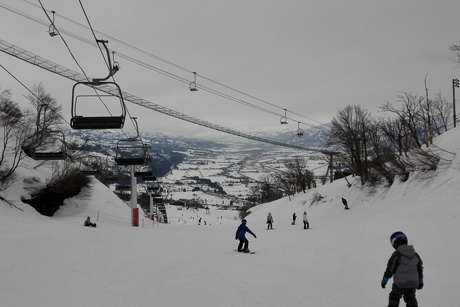 Niigata: Private Snowboarding Lesson  - Niigata Prefecture - Meeting and Pickup Details