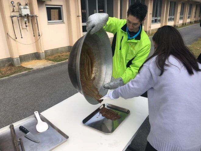 Okinawa：Sugarcane Harvest and Black Sugar Making Experience - Inclusions