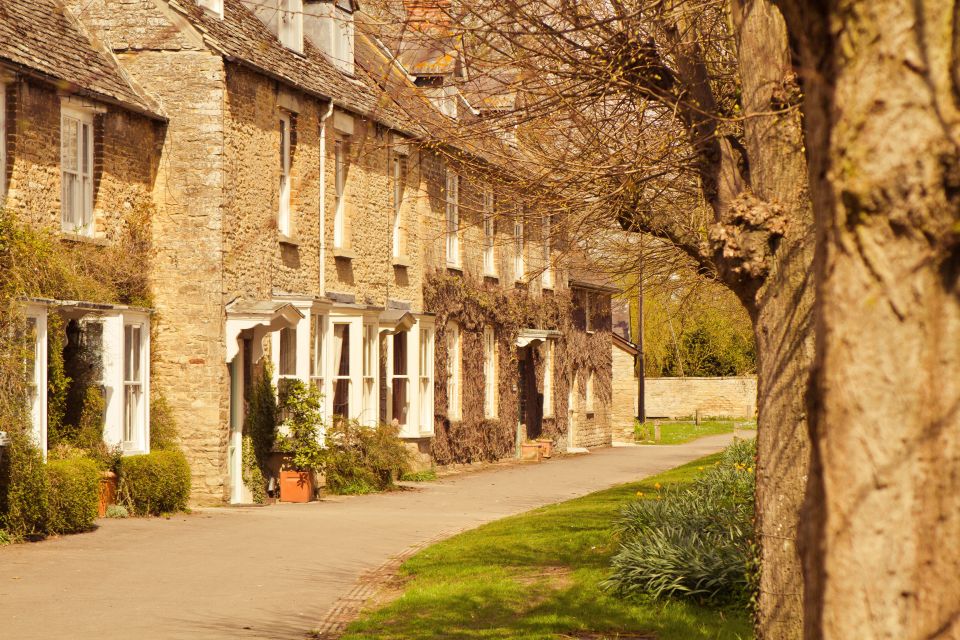 Southampton to London via Downton Abbey & Cotswolds - Duration and Availability of the Activity