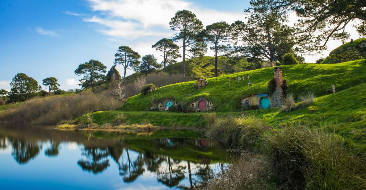 From Auckland: Hobbiton Movie Set Full-Day Small-Group Trip - Scenic Drive and Informative Commentary