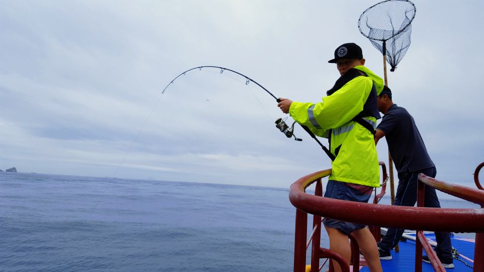 Geoje Island: Deep Sea Fishing - Jigging for Yellow Tail - Fishing in Fish-Rich Areas