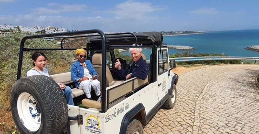 Albufeira: Beaches, Old Town, and Salgados Lagoon Jeep Tour