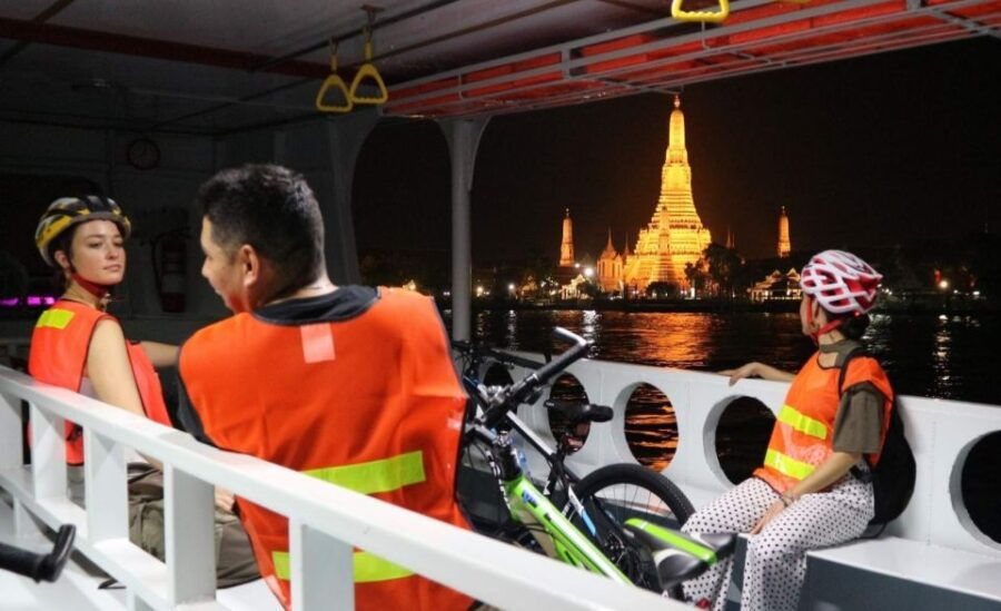 Bangkok: Night Bike Ride and Dinner at a Local Restaurant