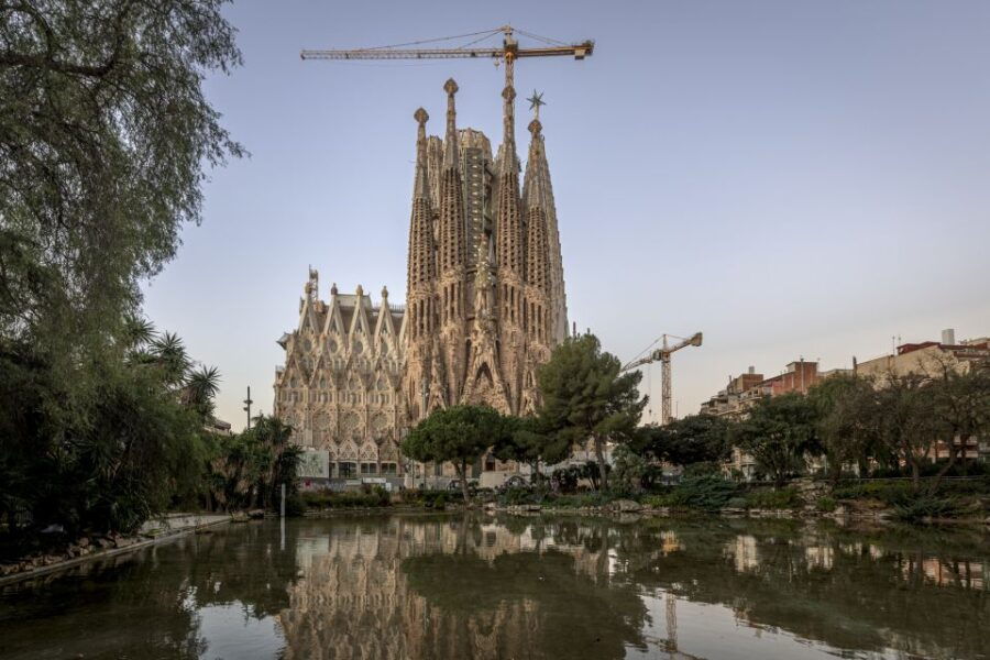 Barcelona: Sagrada Familia Entry Ticket With Audio Guide