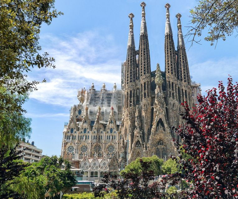 Barcelona: Sagrada Família Skip the Line Tour & Entry Ticket - Good To Know