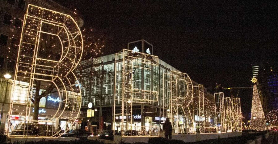 Berlin: 2-Hour Christmas Lights Bus Tour Incl. Mulled Wine - Good To Know