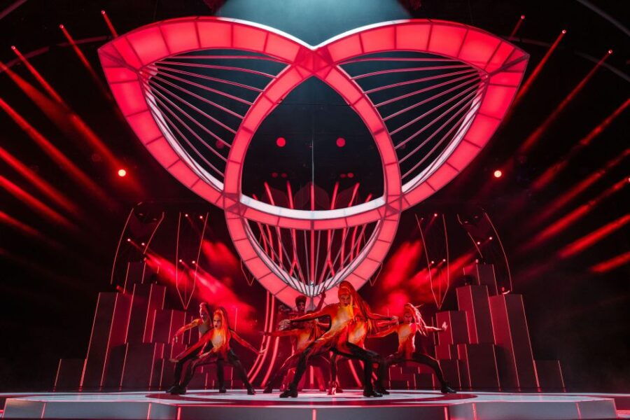 Berlin: FALLING IN LOVE Grand Show Friedrichstadt-Palast - Good To Know