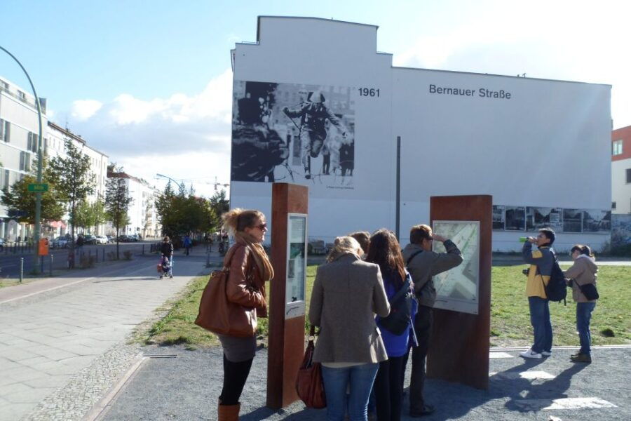 Berlin Wall: Small Group Guided Tour - Good To Know