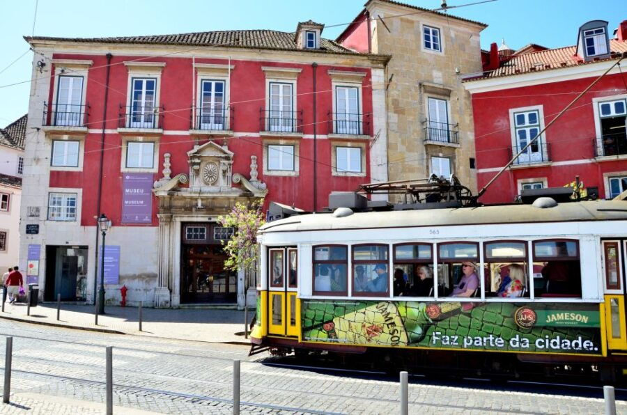 Best of Lisbon Walking Tour: Rossio, Chiado & Alfama