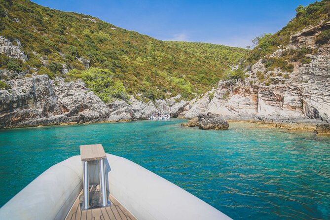 Blue Cave & 5 Islands Speedboat Trip From Split – Ticket Included