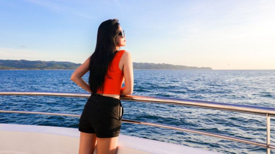 Boracay: Scenic Sunset Cruise With Live Music