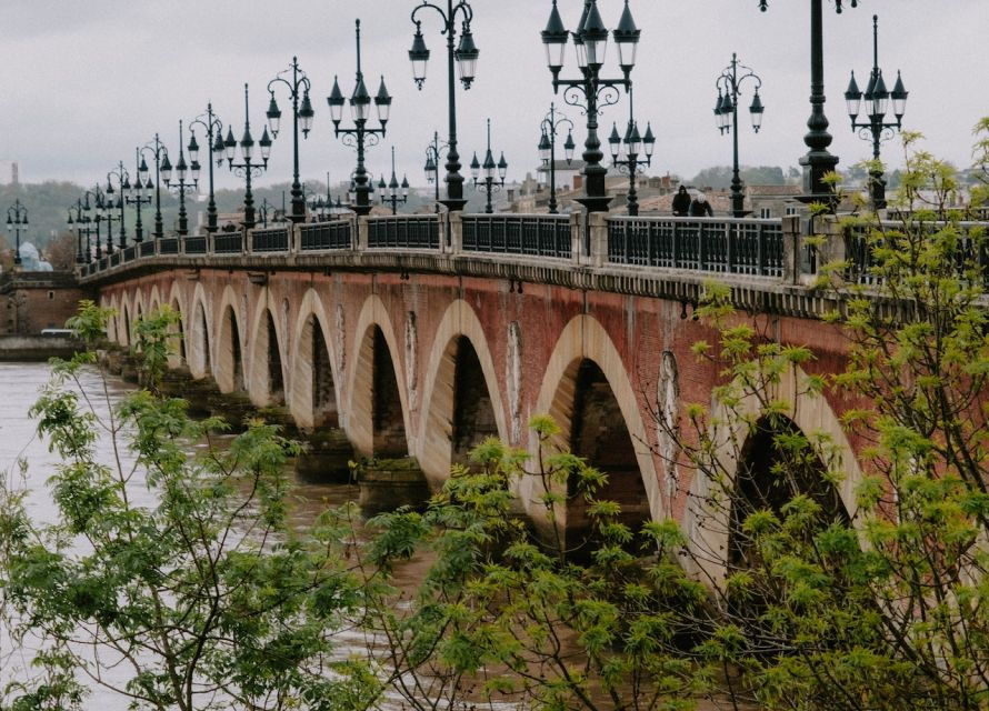 Bordeaux : Must-sees's Private Guided Walking Tour - Good To Know