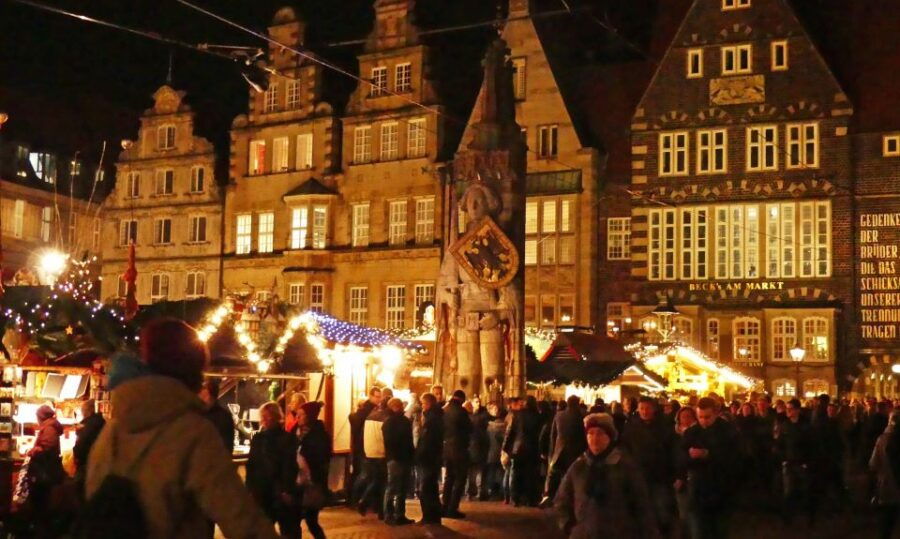 Bremen: Fairy Tale Christmas Guided Walking Tour in German