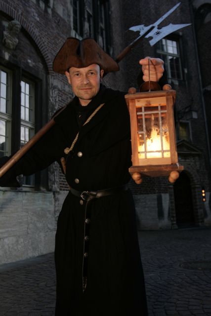 Bremen: Walking Tour in German With Night Guard - Experience Highlights