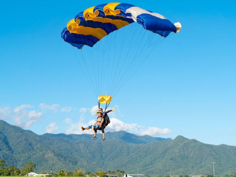 Cairns: Tandem Skydive From 15,000 Feet