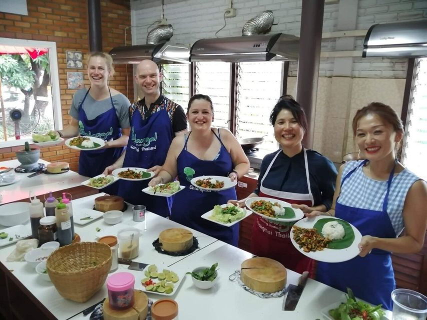 Chiang Mai: Evening Cooking Class and Visit Local Market