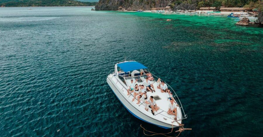 Coron: Private Island-Hopping Tour on a Yacht or Speedboat
