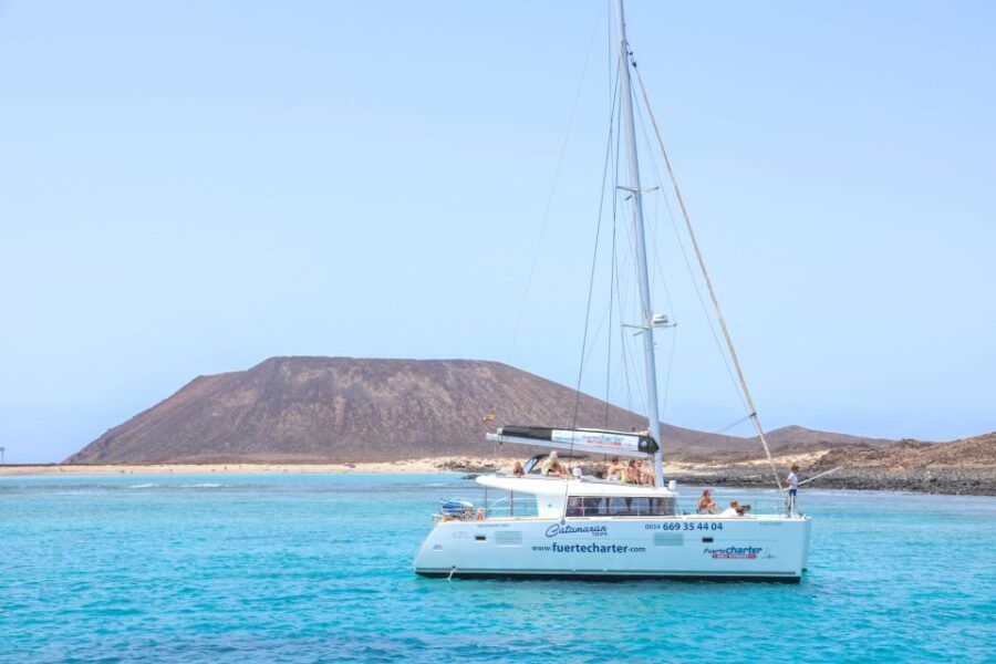 Corralejo: Sail for Lobos Island With Drinks and Snorkeling