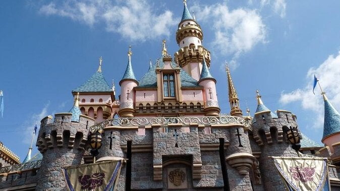 Disneyland or Disneysea 1-Day Admission Ticket From Tokyo