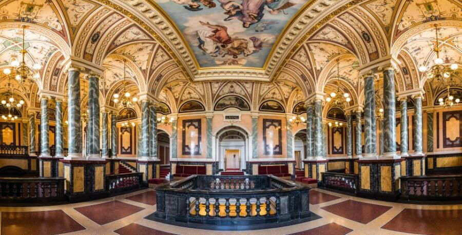 Dresden: Semperoper Guided Tour for Families