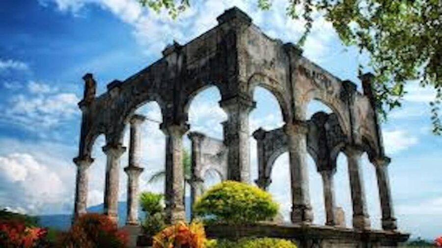 East Bali: Lempuyang Gates, Tenganan, & Water Palaces Tour