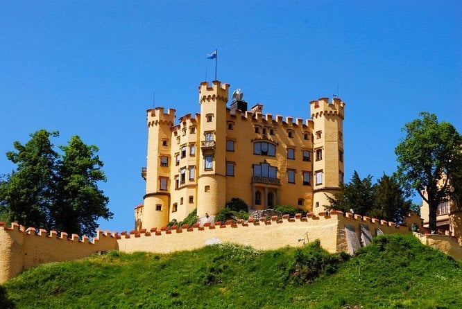 EXCLUSIVE 3 Royal Castle SKIP-THE LINE Tour of Neuschwanstein Linderhof Hohenschwangau From Munich