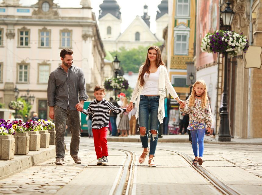 Family Tour of Linzs Old Town, Pöstlingberg and Grottenbahn