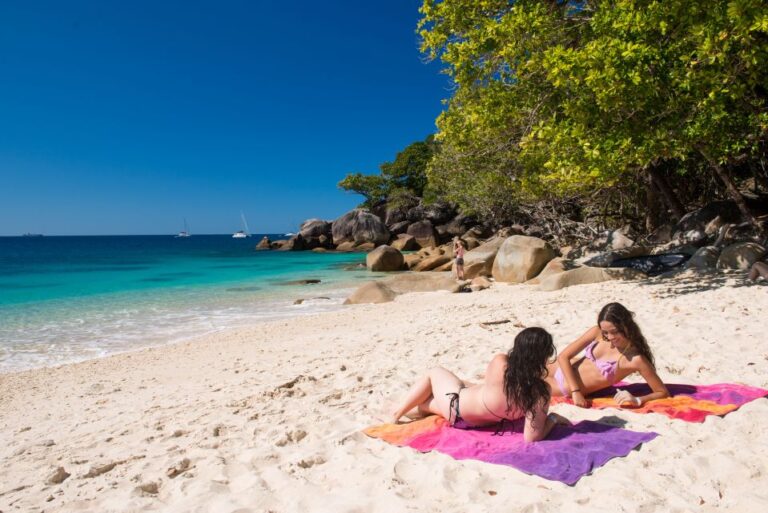 From Cairns: Fitzroy Island Round Trip Boat Transfers