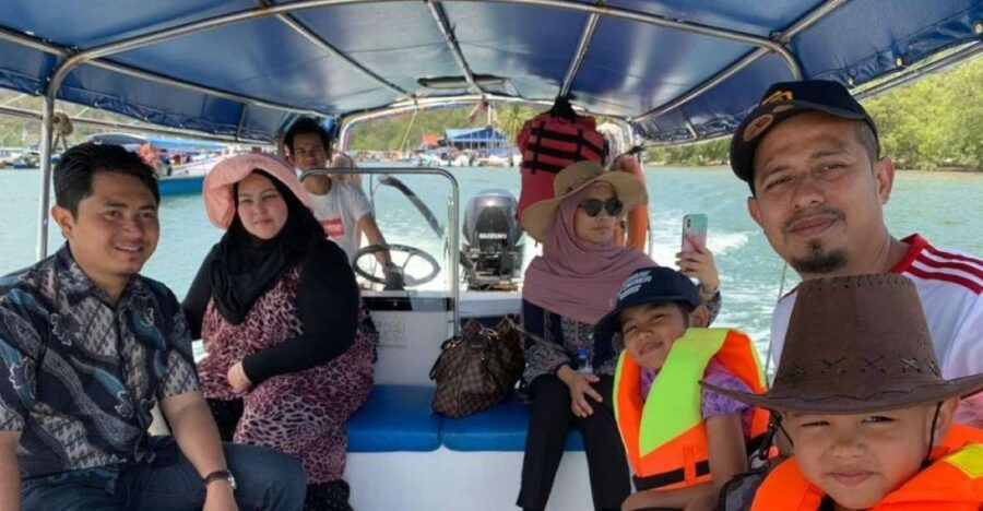 From Desaru Coast: Sungai Lebam River Cruise With Pickup