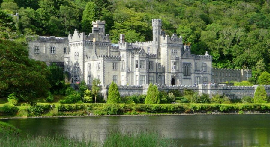 From Galway: Connemara and Kylemore Abbey Day Tour