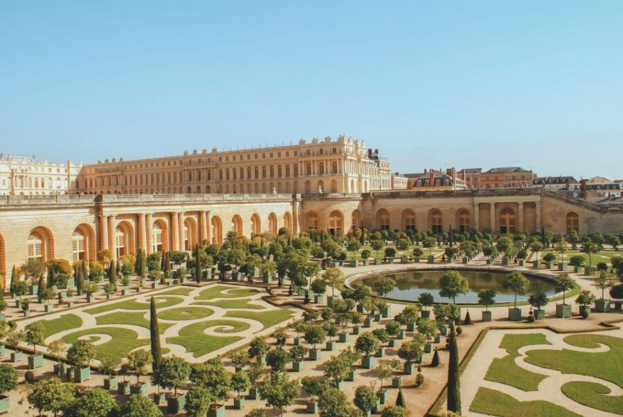 From Paris: Day Trip to Giverny & Versailles With Lunch - Good To Know