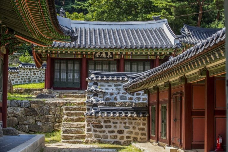 From Seoul: Suwon Hwaseong Fortress & Folk Village Day Tour