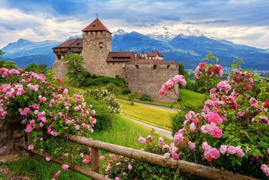From Zurich: Private 4 Countries in 1 Full-Day Tour