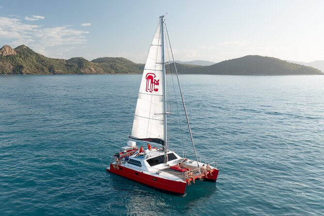 Full-Day Whitsunday Sail and Snorkel Adventure With Lunch