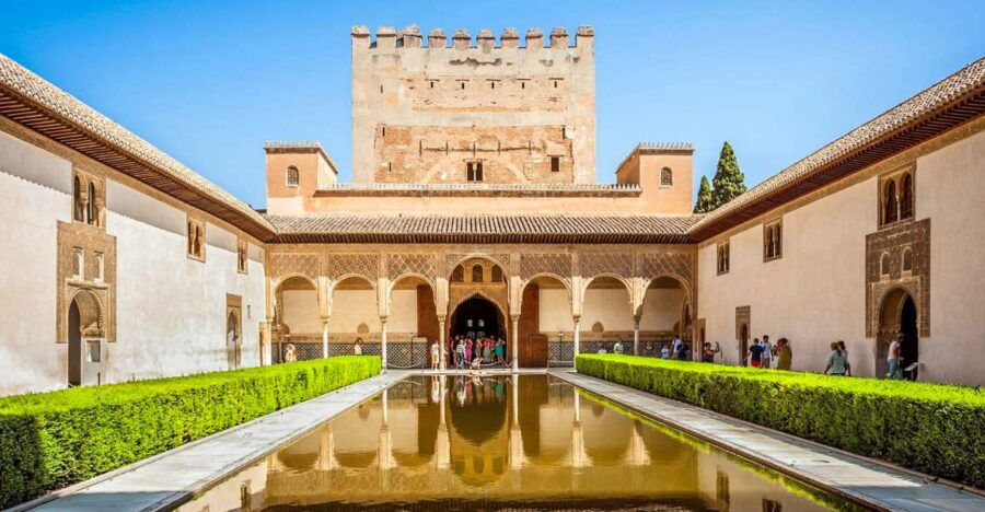 Granada: Alhambra & Nasrid Palaces Fast-Track Ticket