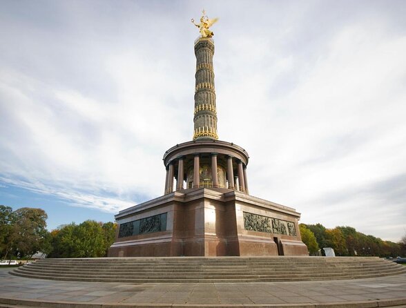 Group Driving Tour From 1 – 6 People for 4 Hours Highlights of Berlin