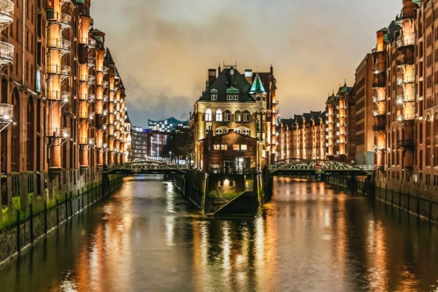 Hamburg: 1.5h Grand Harbor Evening Lights Cruise - Good To Know