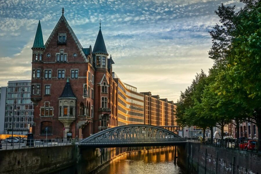 Hamburg: Highlights Self-Guided Scavenger Hunt and City Tour - Good To Know