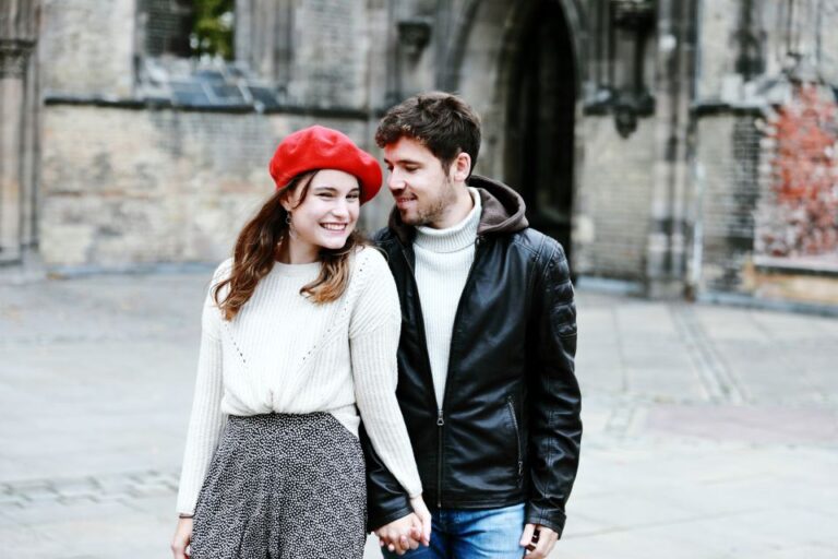 Hamburg: Private Couples Photoshoot and Walking Tour