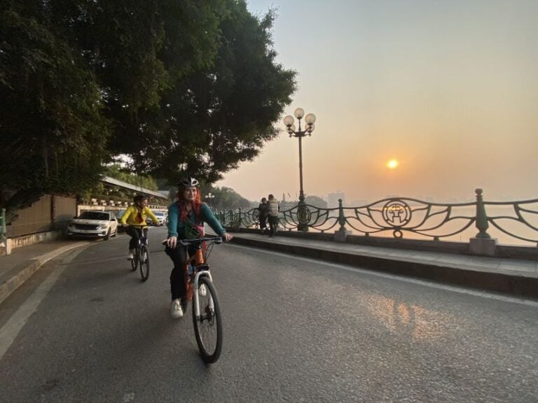 Hanoi: Bike Tour Through Hidden Gems and Banana Island