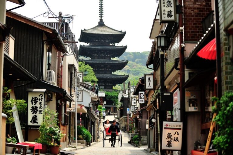 Higashiyama Kyoto: Sakura Season Private Rickshaw Tour