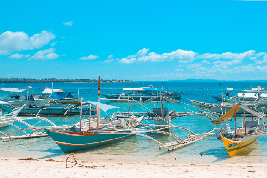 An image capturing the vibrant hues of turquoise waters surrounding Ko Lanta