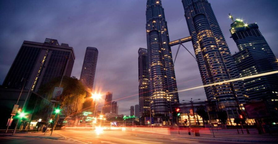 Kuala Lumpur: Buffet Dinner at Atmosphere 360 and Night Tour - Good To Know