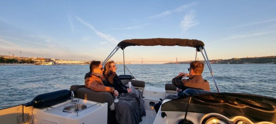 Lisbon: Boat Tour With Champagne - Good To Know