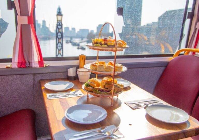 London: Afternoon Tea Bus With a Glass of Prosecco