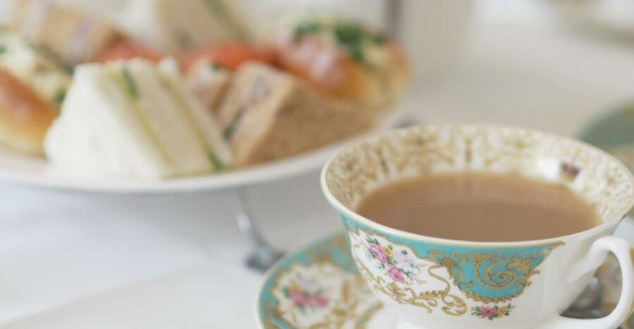 London: Royal Palaces Guided Walking Tour and High Tea - Good To Know
