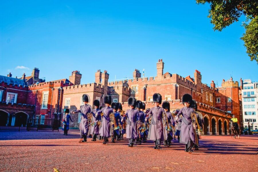 Londons Palaces and Parliament Walking Tour