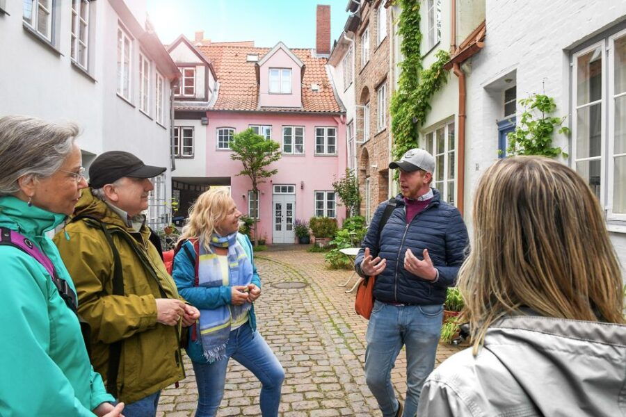 Lübeck: Courtyards and Alleys Guided Walking Tour