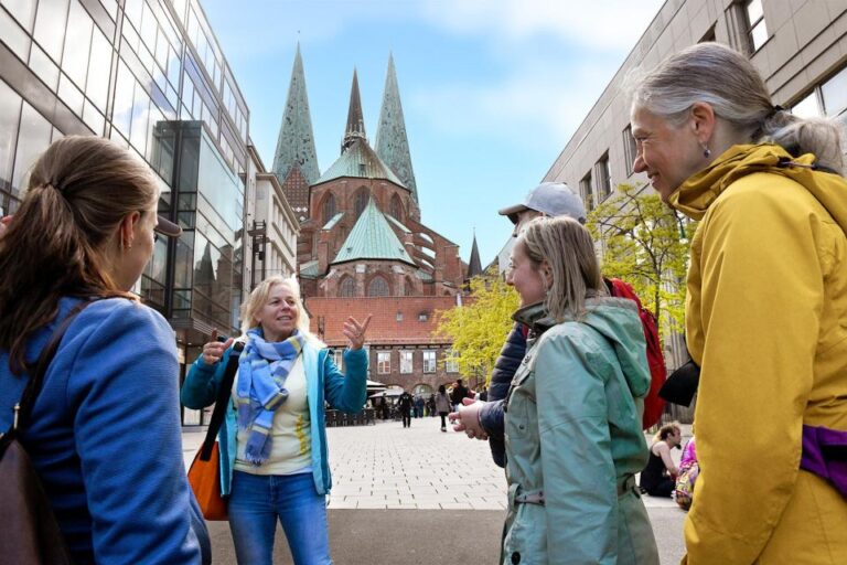 Lübeck: Entertaining Guided Tour to Old Town Highlights