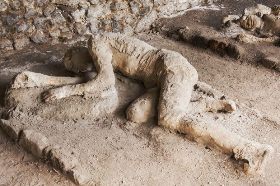 Naples: Pompeii and Mt. Vesuvius With Lunch and Wine Tasting - Good To Know
